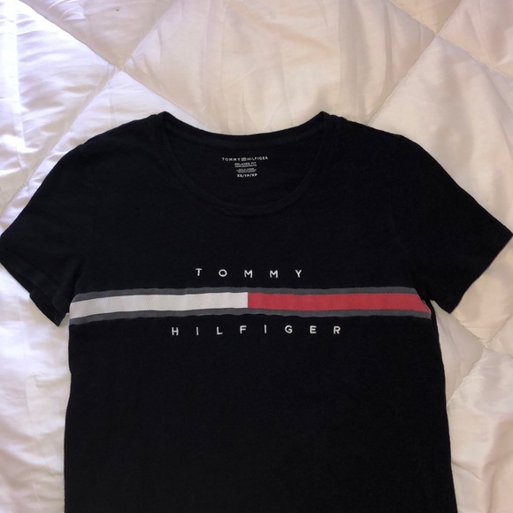 Tommy Hilfiger Women’s Big Logo Line T-shirt - Picture 5 of 6